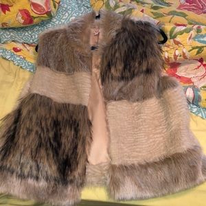 Size- large   Color-tan/brown    brand-Reba